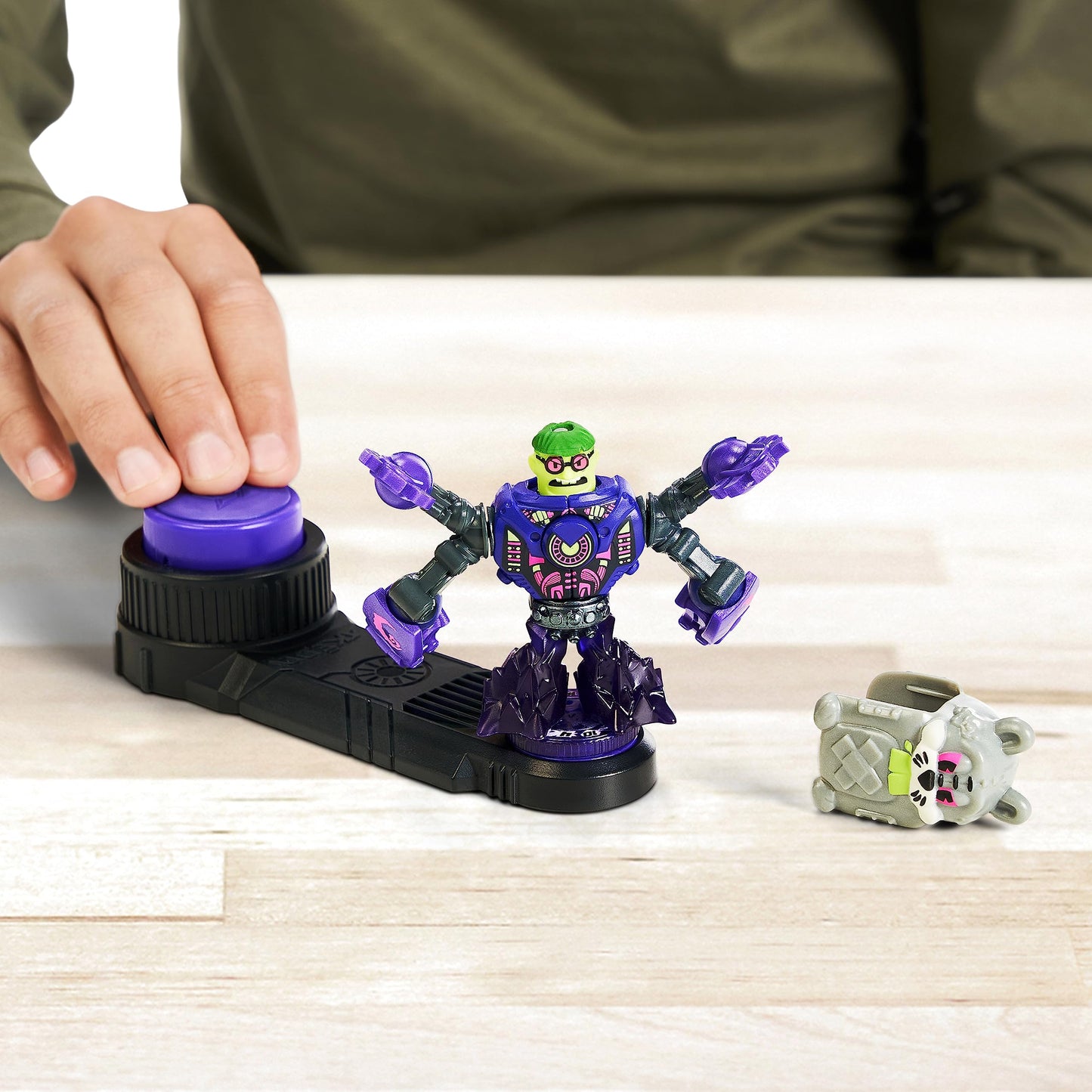 Legends of Akedo Powerstorm | Battle Giant Bucktooth | Mini Battling Action Figure with Double Strike Armor | Ready, Fight, Split Strike.