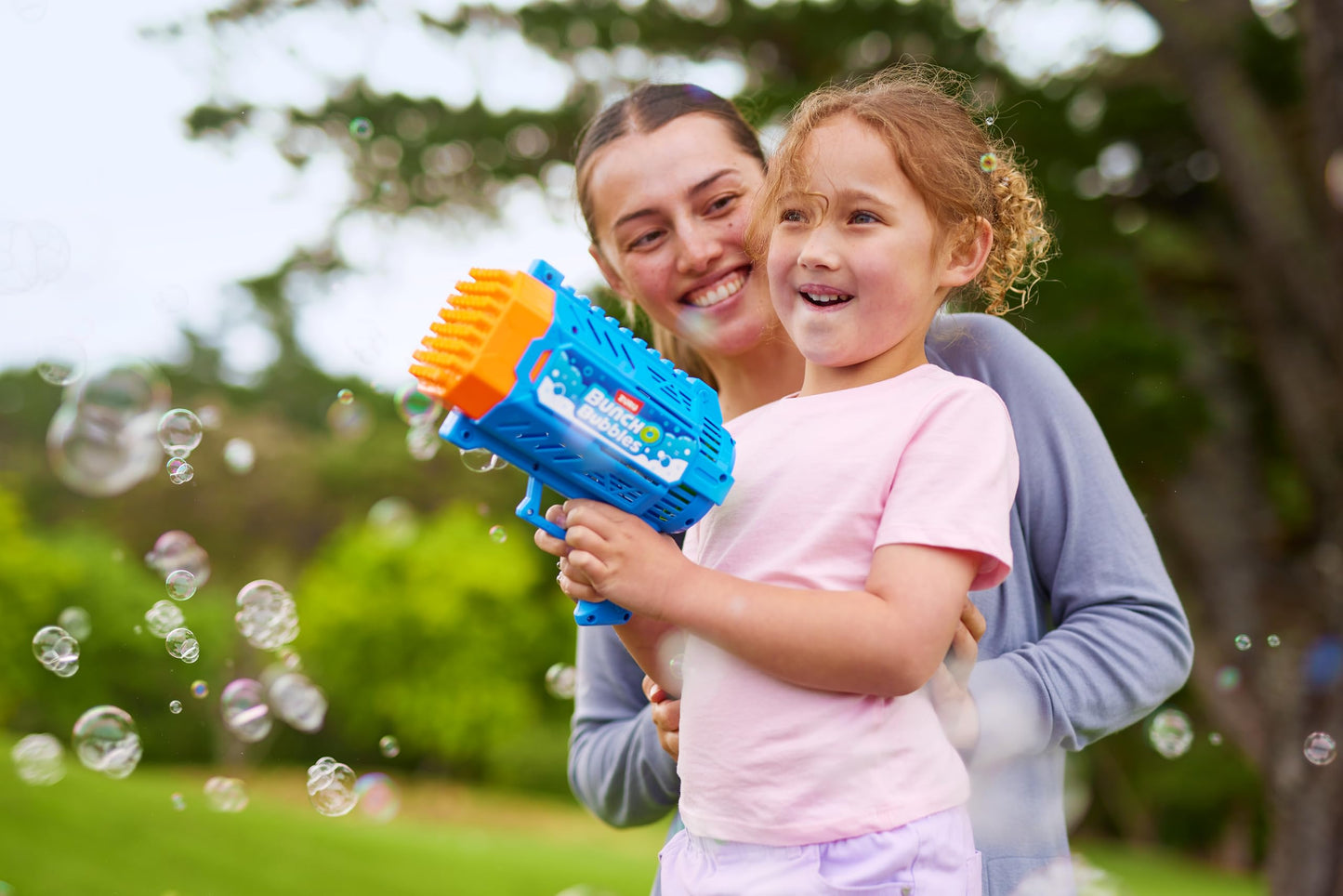 Bunch O Bubbles Motorized Bubble Blaster 2 Pack by ZURU Automatic Bubble Machine for Kids, Teens and Adults, Perfect for Summer Outdoor Fun or Party