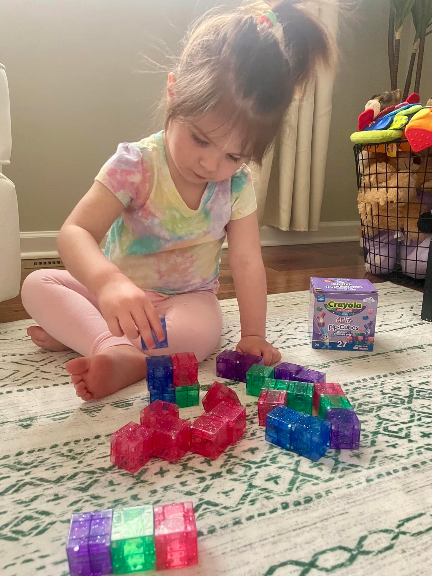 Crayola Glitter Magnetic PIP Cubes, Mini Magnetic Blocks Playset, STEM & Montessori Building & Educational Toys for Kids, Travel Toys for Boys