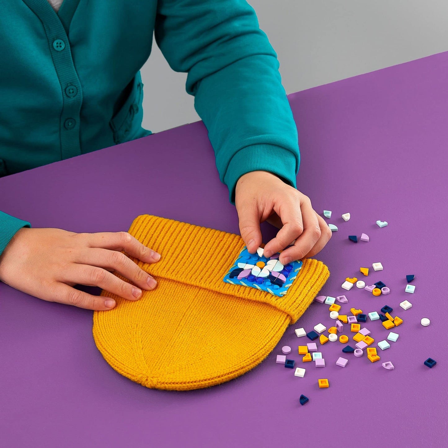 LEGO DOTS Stitch-on Patch 41955 DIY Craft Decoration Building Toy Set for Girls, Boys, and Kids Ages 8+; Customizable Fashion Kit for Arts-and-Crafts
