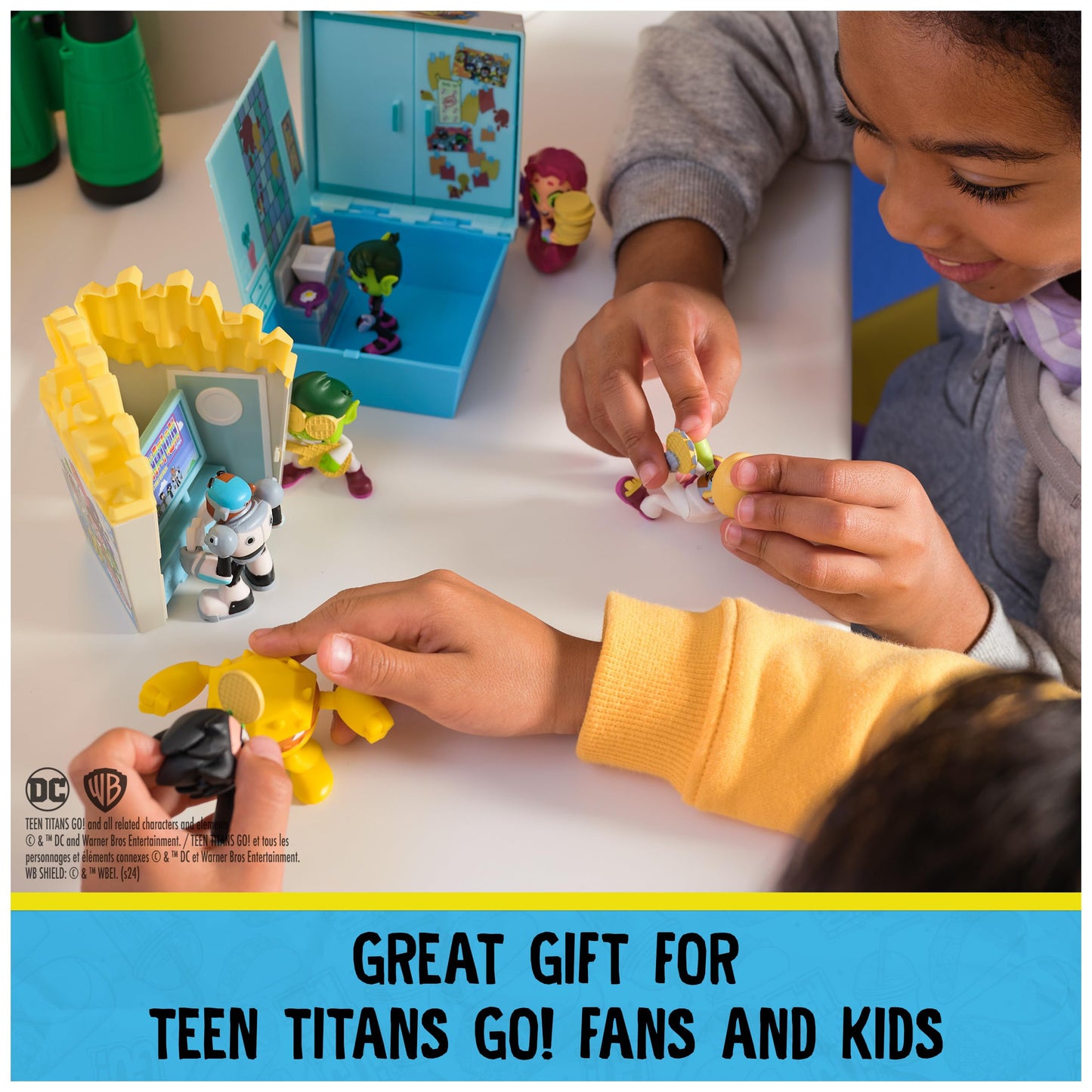 Spin Master Teen Titans Go! Kitchen Chaos Dis-Play Set with Beast Boy and Cyborg Figures and Accessories, Playset Kids Toys for Boys and Girls 4
