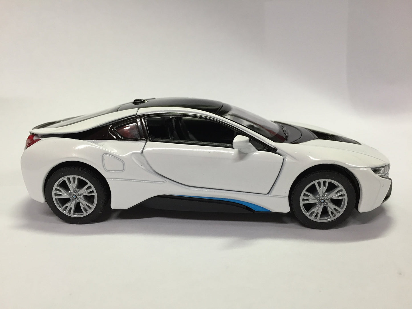 KiNSMART - BMW i8 1:36 Scale 5" Die Cast Metal Model Toy Super Car w/Pullback Action (White)
