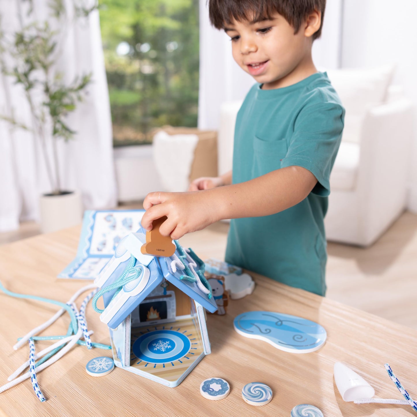 Melissa & Doug Winter Frost Wooden Gingerbread House Play Set for Boys and Girls 3+