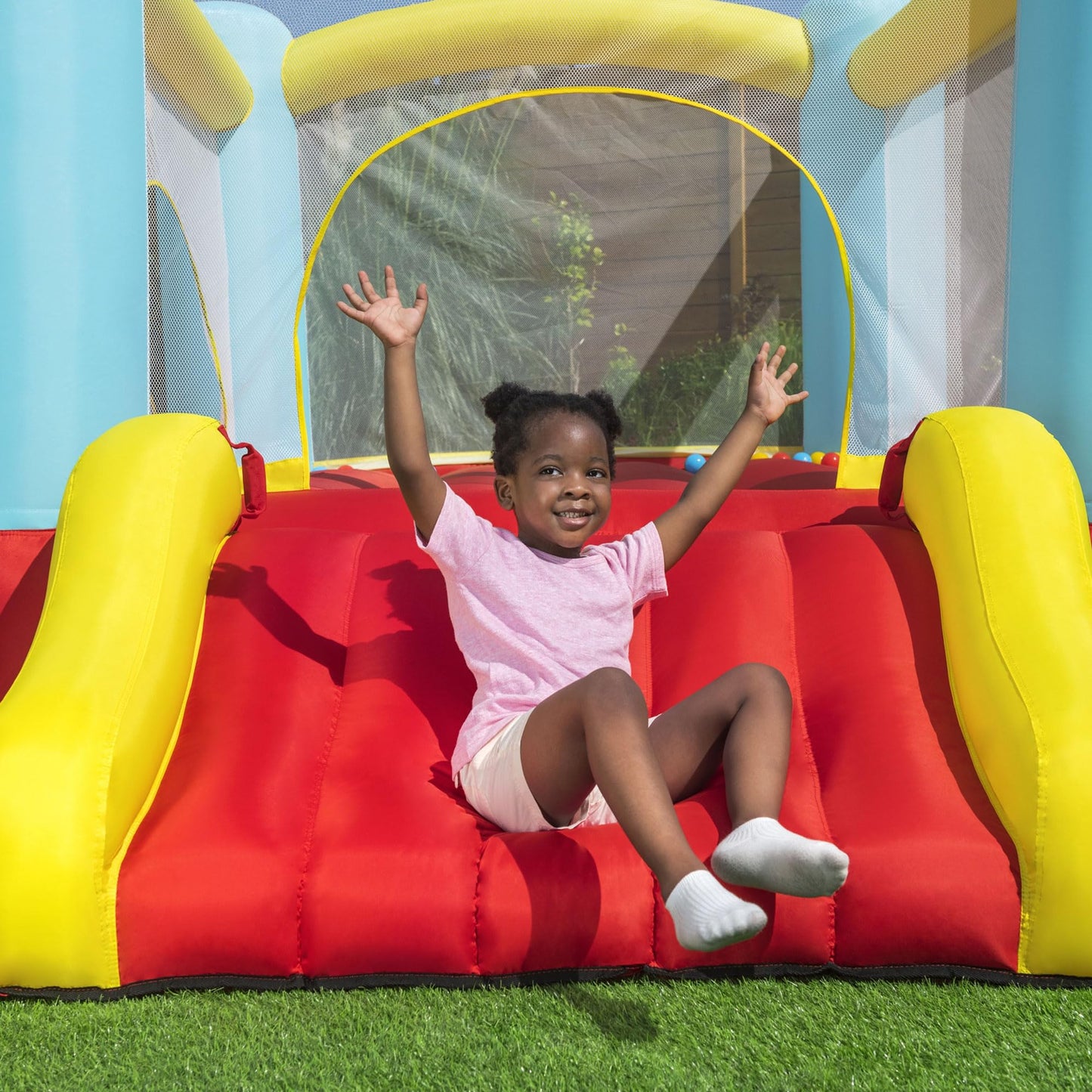 Fisher-Price Bouncemania Inflatable Mega Bouncer Bouncy House with 50 Play Balls, Multicolor