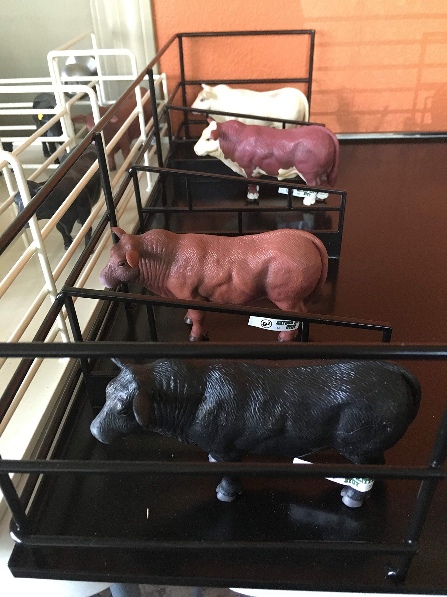 Little Buster Toys Herford Bull - Realistic Bull, 1/16th Scale