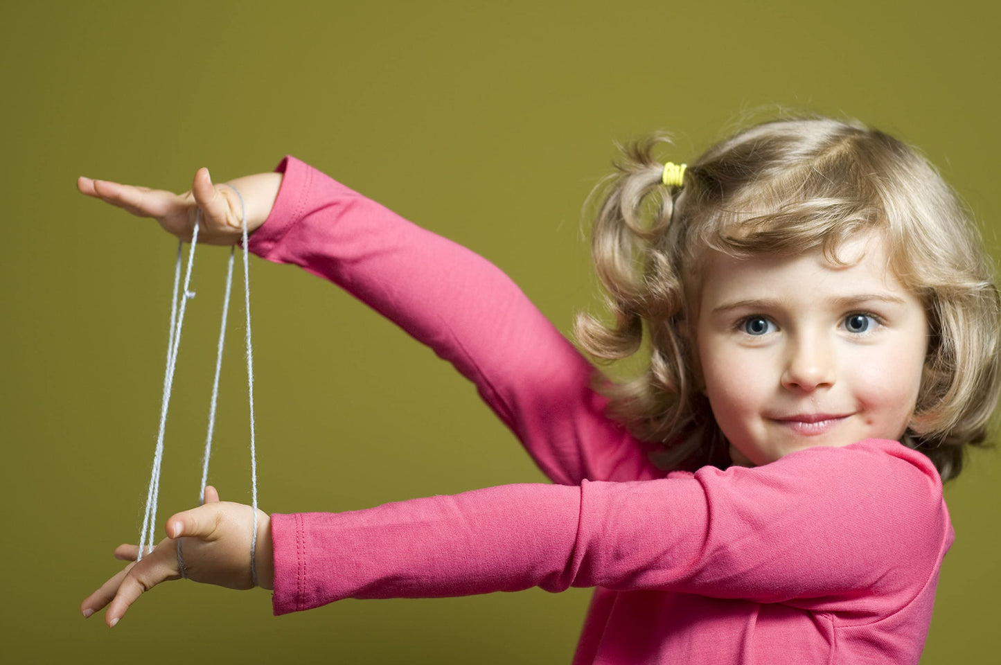 House of Marbles Cat's Cradle Classic String Game, Traditional Finger Loop Toy with Illustrated Instructions for Hand String Figures, Screen-Free
