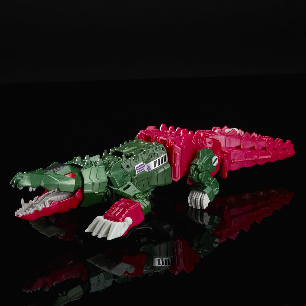 Transformers Generations Deluxe Titans Return Skull Smasher Action Figure