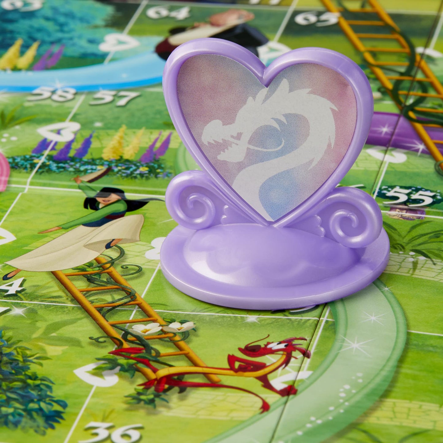 Hasbro Gaming Chutes and Ladders: Disney Princess Edition Board Game for Kids Ages 3 and Up, Easter Gifts for Boys and Girls, Preschool Game for 2-4