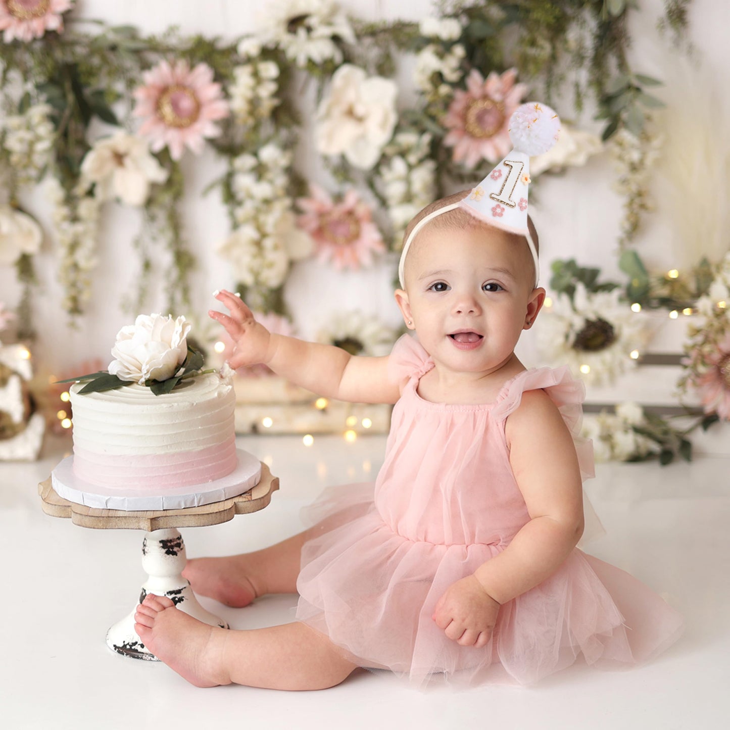 YOUAME Boho Daisy Flower Birthday Party Hat For Girls - Floral First Birthday Decorations, Boho Daisy Felt One Year Cone Hat, Groovy Flower Cake Smash