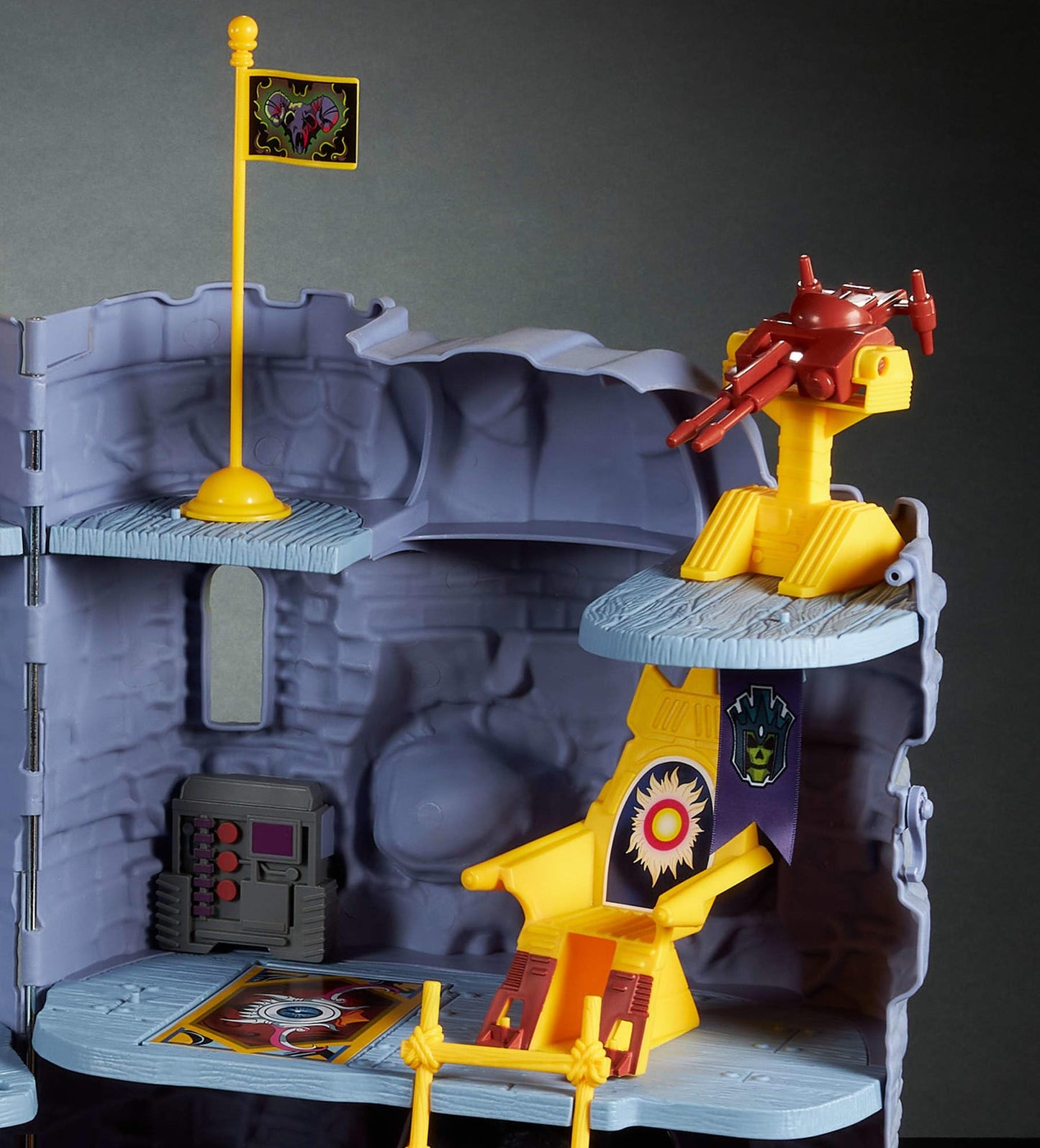 Masters of the Universe Vintage Castle Grayskull Playset with Display Mat & Spaceman Figure, Jawbridge & Other Features & Accessories (Amazon
