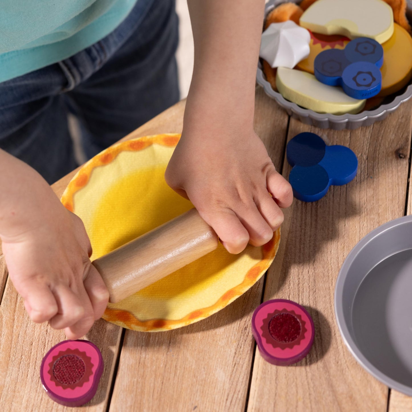 Melissa & Doug Make and Bake Pies Pretend Play Food Set and Wooden Oven with Squishy Dough for Ages 3+ - FSC Certified