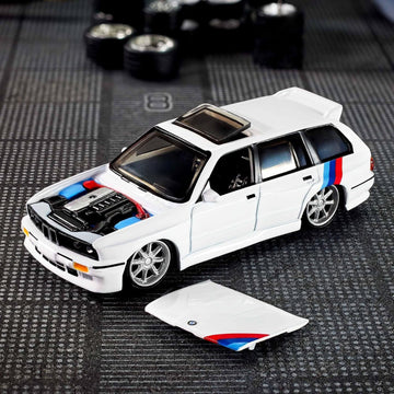Hot Wheels 1990 BMW 318i Touring Collectors Elite 64