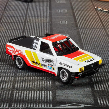Hot Wheels Elite 64 1989 Toyota HiLux Stadium Truck #11