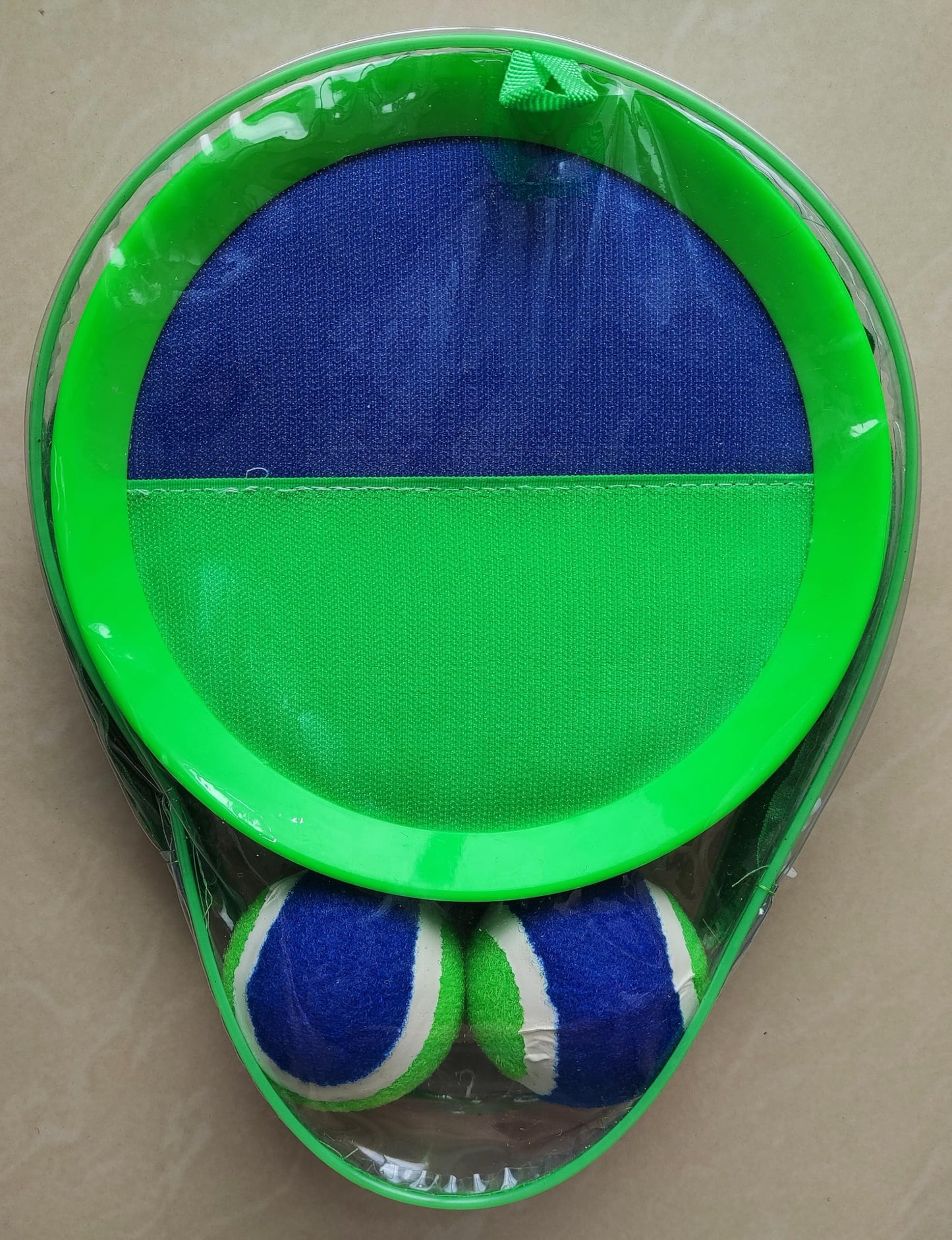 AppleRound Toss and Catch Ball Set (Hook and Loop), Kids Outdoor Games, Beach Toys, Backyard Sports, Paddle Ball Games (Pack of 2 Paddles and 2 Balls)