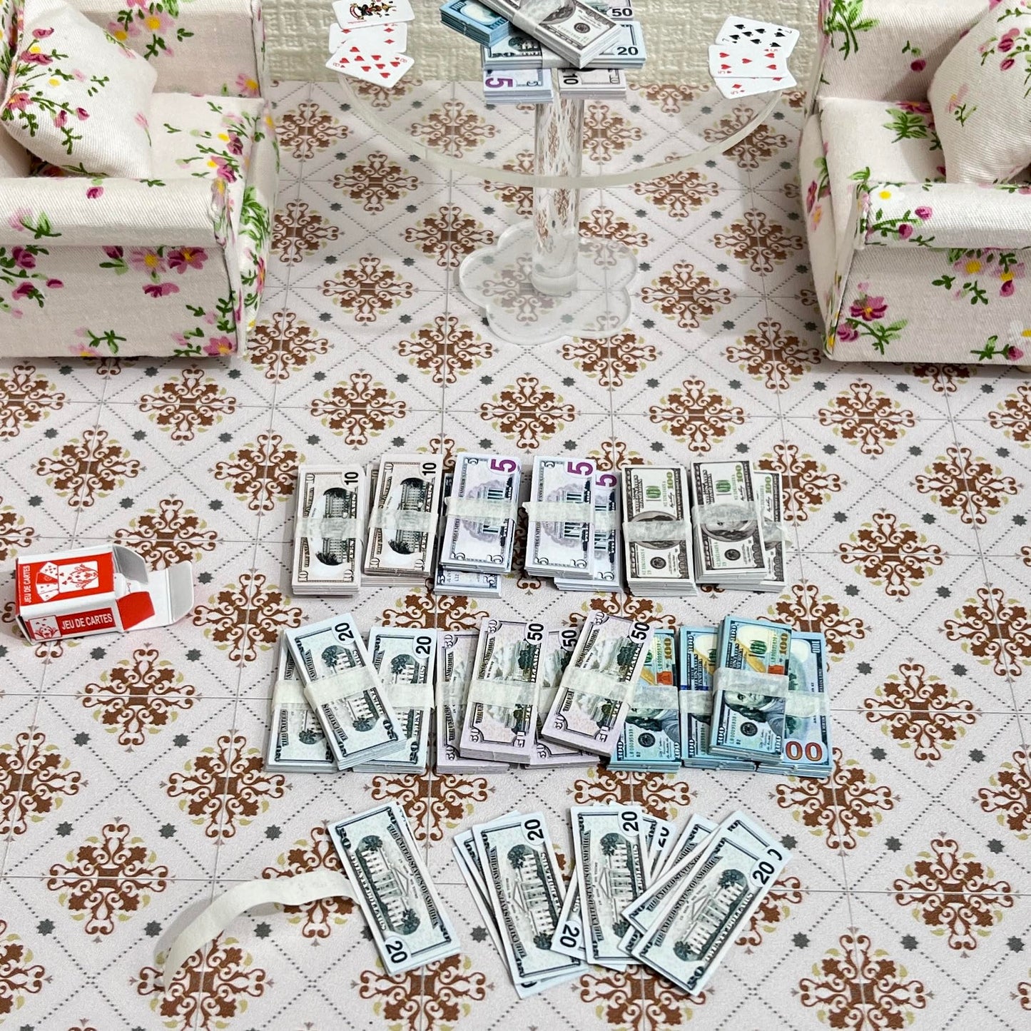 SAMCAMI Miniature Dollhouse Accessories, 600 Pcs Mini Dollars Fake Money and Mini Playing Cards, Mini Prop Money Realistic, Mini Stuff