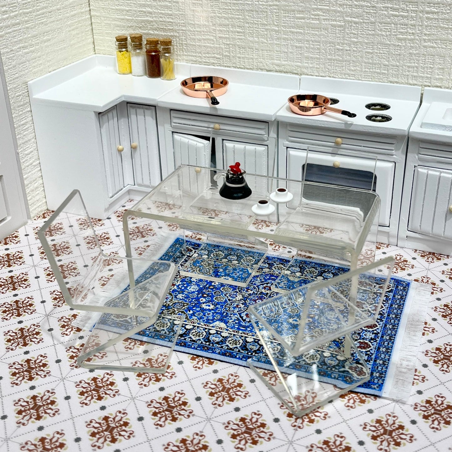 SAMCAMI Dollhouse Furniture, Transparent Acrylic Dining Table with Chairs for 1/12 Scale Dollhouse Kitchen, Cake Topper (1 Dining Table with 4 Chairs)
