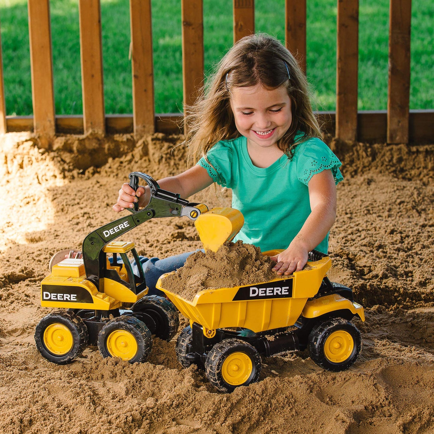 TOMY John Deere Big Scoop Dump Truck Toy with Tilting Dump Bed - 15 Inch - Sandbox Toys for Outside- Kids Outdoor Toys - Ages 3 Years and Up