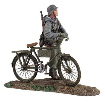 W. Britain 25037 German Volkgrenadier Wearing Parka Pushing Bicycle No.1