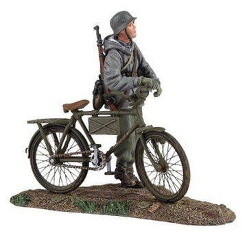 W. Britain 25037 German Volkgrenadier Wearing Parka Pushing Bicycle No.1