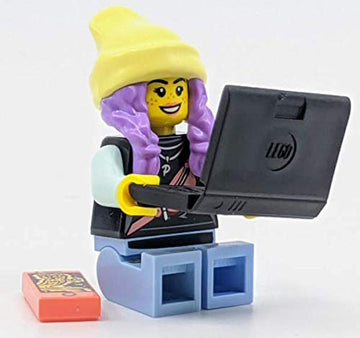 LEGO Hidden Side: Parker with Cell Phone and Laptop