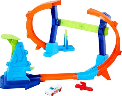 Hot Wheels Toy Car Track Set, Flip & Jump Through the Corkscrew Loop with a 1:64 Scale Toy Car, Speed Snap Track & Adapters, Compresses for Storage