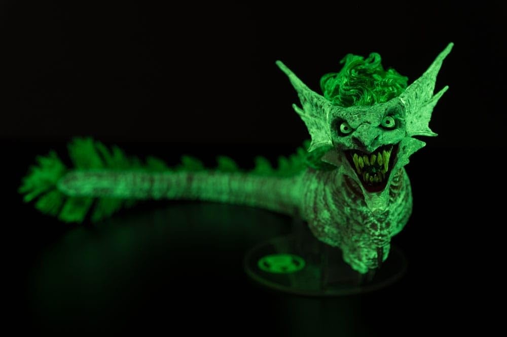 McFarlane Toys - DC Multiverse The Joker Dragon (Dark Nights: Metal) Glow in The Dark Edition Gold Label Vehicle