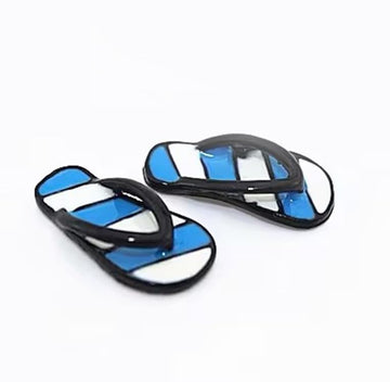 1Pair Blue 1/12 Miniature Beach Flip Flops Dollhouse Decoration Accessories, Miniature Dollhouse Accessories Miniature Flip Flops (0.9x0.5x0.4 inch)
