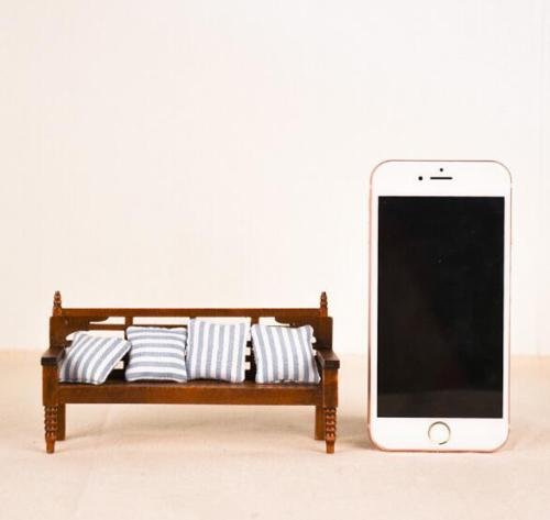 EatingBiting Dollhouse Miniature Doll Bench Couch Sofa with Cushions, 1:12 Dollhouse Miniature Furniture Sofa Wooden Recliner Chair Vintage Sofa