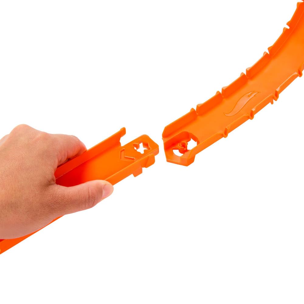 Hot Wheels Track Creator Deluxe Pack & 2 1:64 Scale Toy Cars