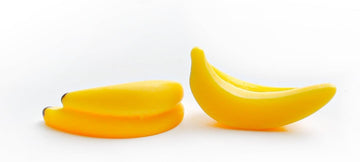 30Pcs Yellow Mini Plastic Artificial Bananas 1/12 Scale Dollhouse Accessories, Realistic Miniature Fruit Models for Fairy Garden Kitchen Decor & DIY