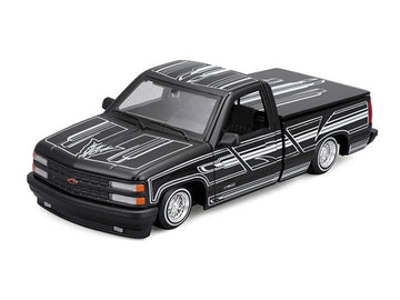 Maisto 1993 Chevrolet 454 SS Pickup Lowrider - Black (Design Lowriders) Diecast 1:24 Scale Model 32550BK