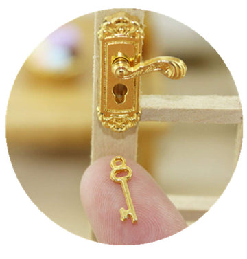 SXFSE Dollhouse Decoration Accessories, 1:12 Dollhouse Miniature Scene Model Vintage Door Lock with Key Play Toy (Gold-Right, 19 x 8 mm)
