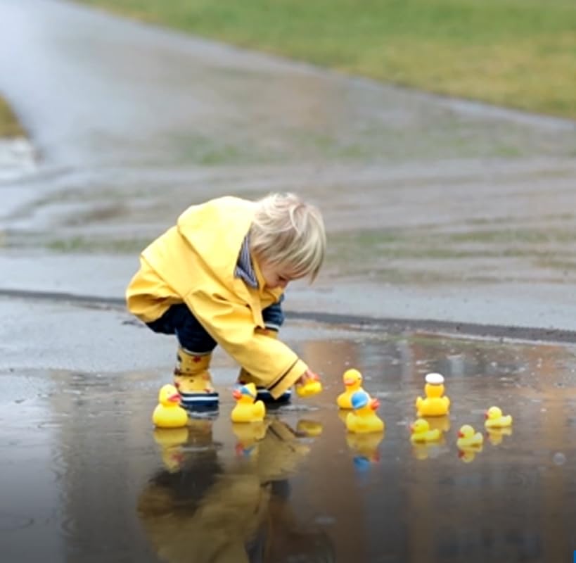 SOHAPY 100Pcs Mini Yellow Rubber Ducks Tiny Baby Shower Rubber Ducks, Squeak Fun Baby Yellow Rubber Bath Toy Float Fun Decorations for Shower Birthday