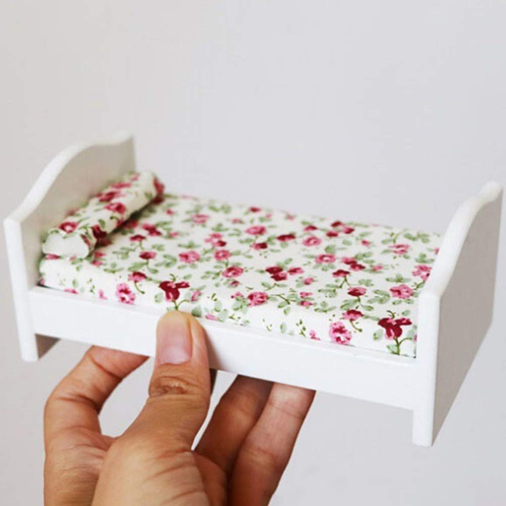 LotCow 1:12 Dollhouse Bed Dolls Miniature Bed Wooden Furniture for Doll House Dollhouse Bed with Pillow Bedroom Furniture Toy, 1 Pc