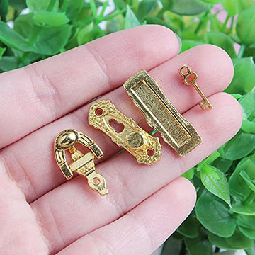 Acxico 2Pcs 1:12 Scale Mini House Miniature Door Plate, Knocker, Letter Box and Key