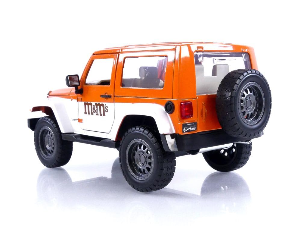 Jada M&M's 1:24 2007 Jeep Wrangler Die-cast Car & 2.75" Orange Figure, Toys for Kids and Adults