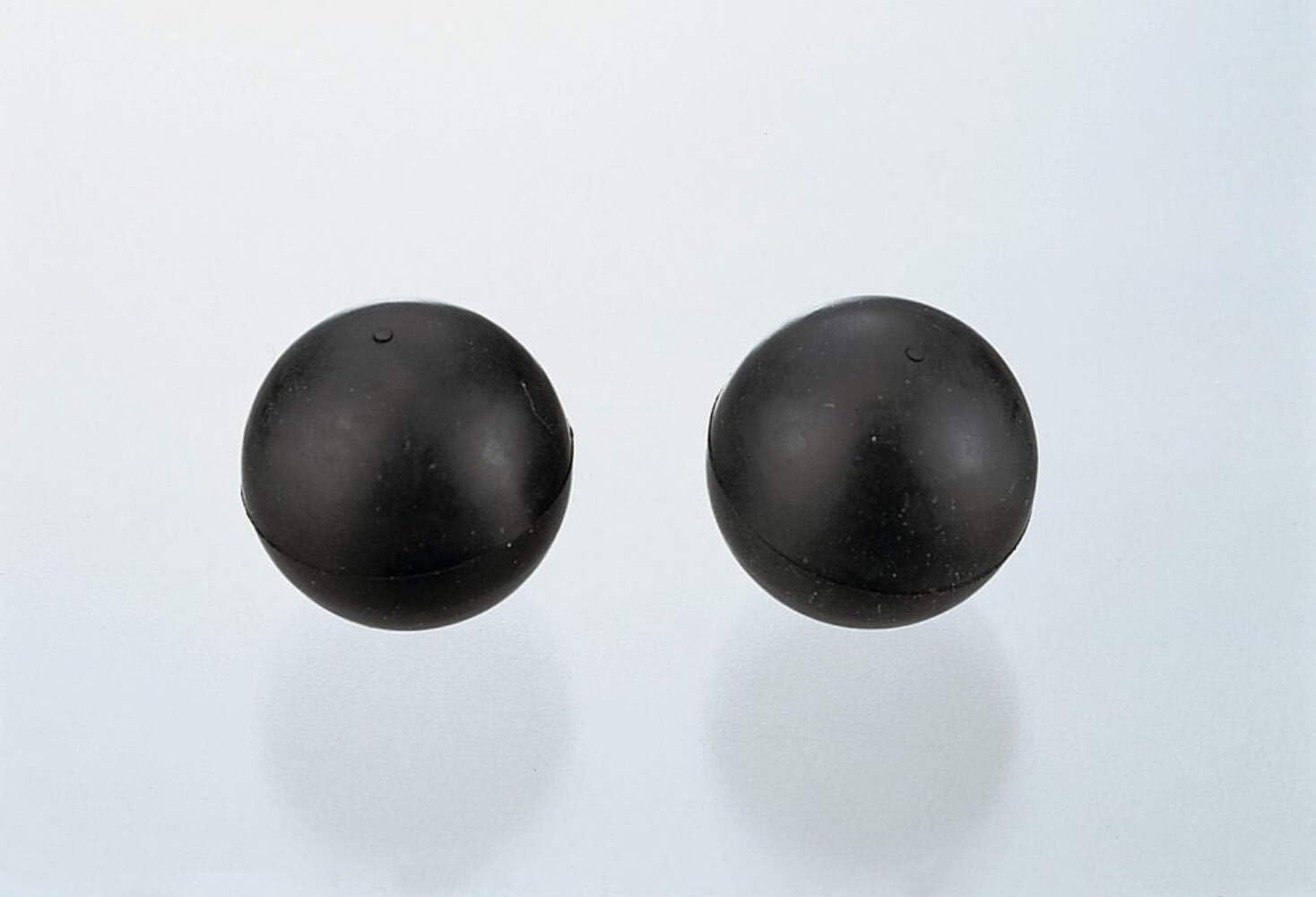 GSC International N-00015 Elastic and Inelastic Balls. This kit Contains one Each Elastic and Inelastic Ball. This kit is a Valuable Resource