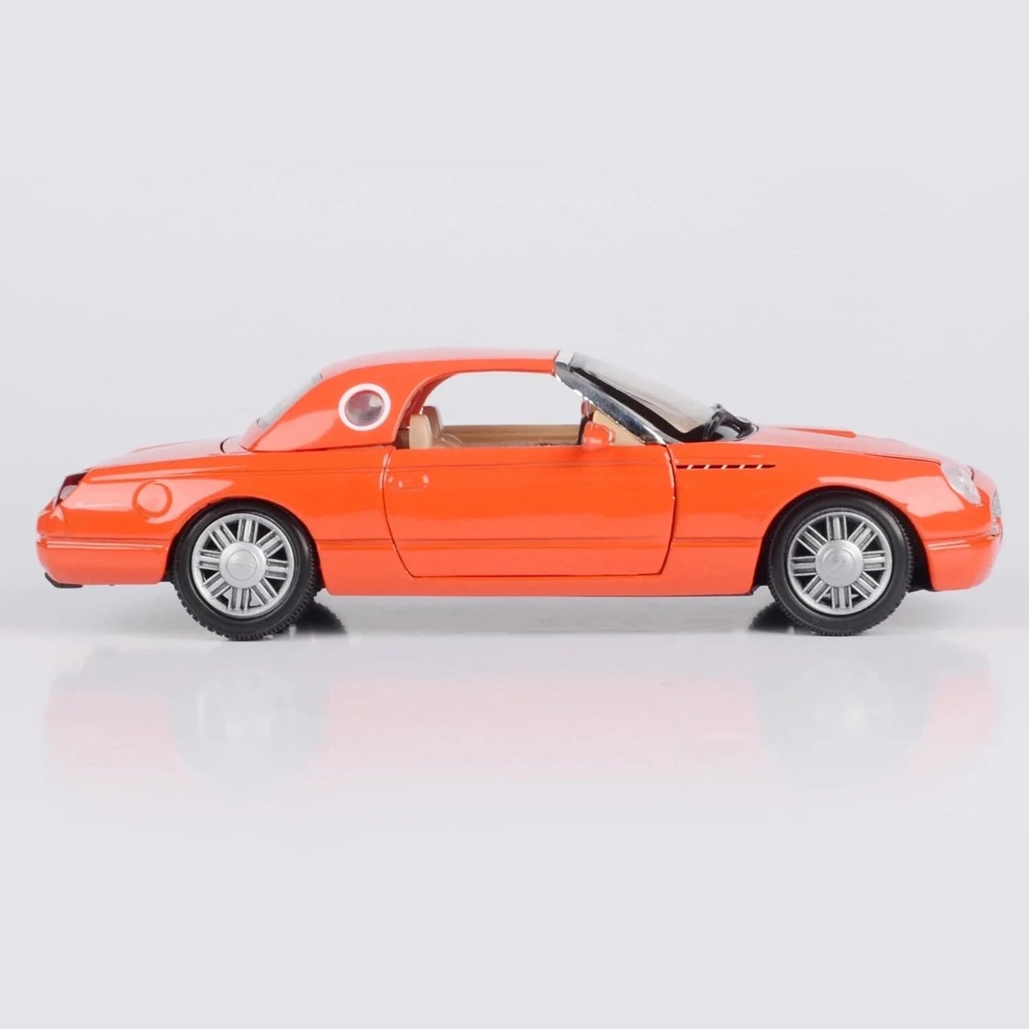 Motor Max 1:24 Scale Diecast Model Car Compatible with Ford Thunderbird from James Bond Die Another Day in Orange