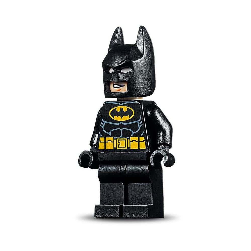 LEGO Super Heroes DC Batman Minifigure - Batman (in Black Suit with Outstretched Batcape and Bat-a-rang) 76158