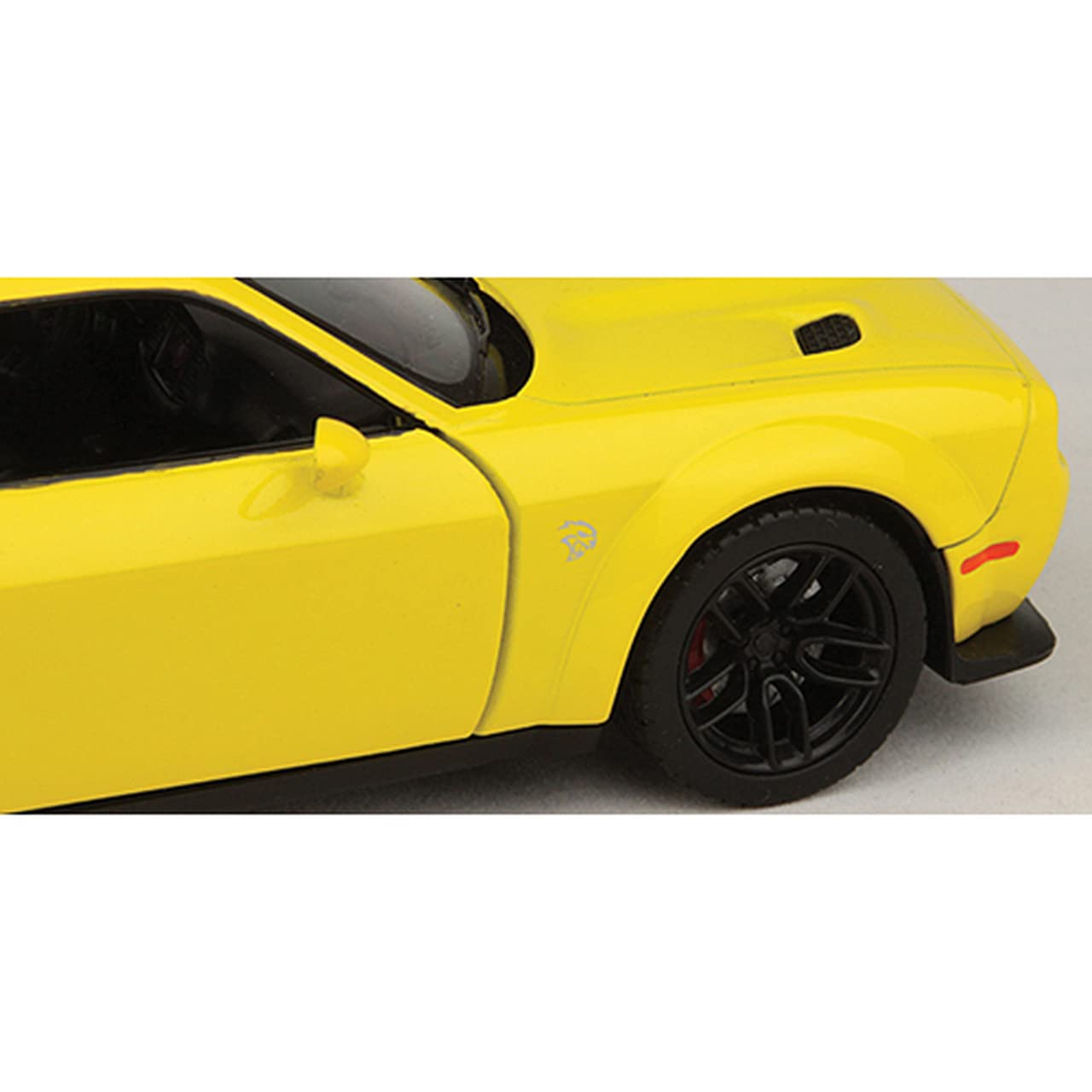 Motormax 2018 Dodge Challenger SRT Hellcat Widebody Yellow 1/24 Diecast Model Car 79350