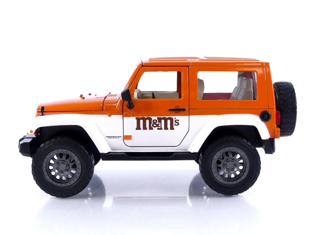 Jada M&M's 1:24 2007 Jeep Wrangler Die-cast Car & 2.75" Orange Figure, Toys for Kids and Adults