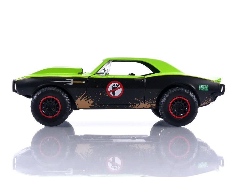 Teenage Mutant Ninja Turtles 1:24 1967 Chevy Camaro Die-cast Car & 2.75" Raphael Figure, Toys for Kids and Adults