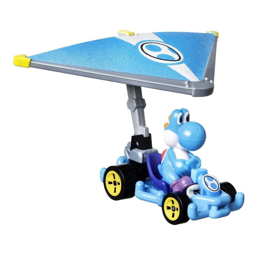 Hot Wheels Mario Kart 1:64 Scale Die-cast Light-Blue Yoshi in Pipe Frame Kart with Super Glider
