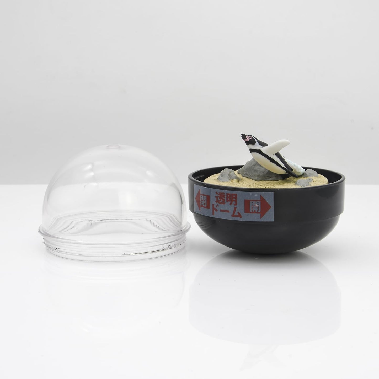 Marine Life Miniature Aquarium sea Turtle Spotted Garden EEL Humboldt Penguin Snow Globe (Humboldt Penguin)