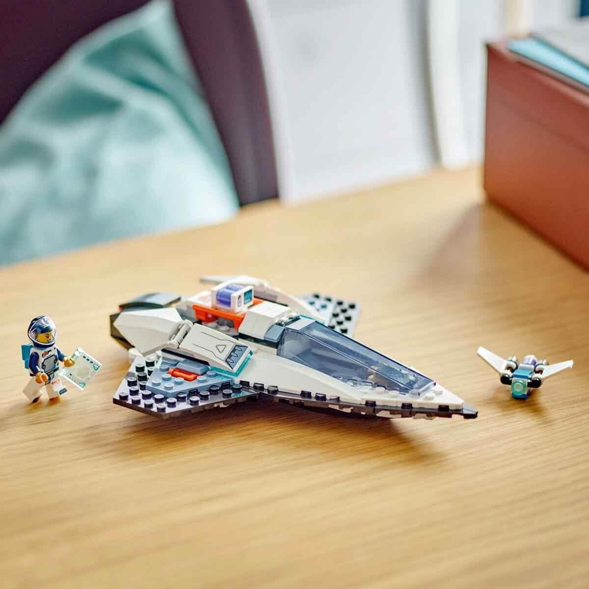 LEGO 60430 City Raumschiff, Drohnenroboter, Weltraumcrew-Minifigur