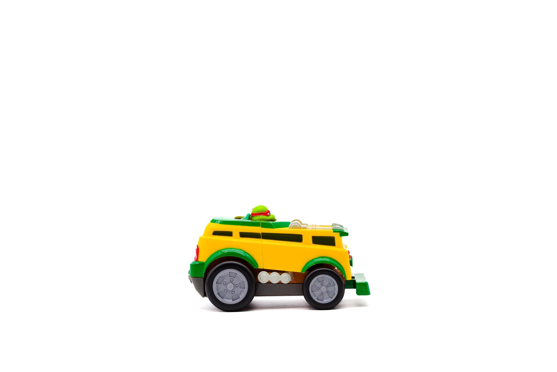 Teenage Mutant Ninja Turtles Toy, Raphael Shell Smashers, Light-Up Rev-Up Crash Vehicle with Smash & Reveal Action, Classic Edition, for Kids Ages 5+