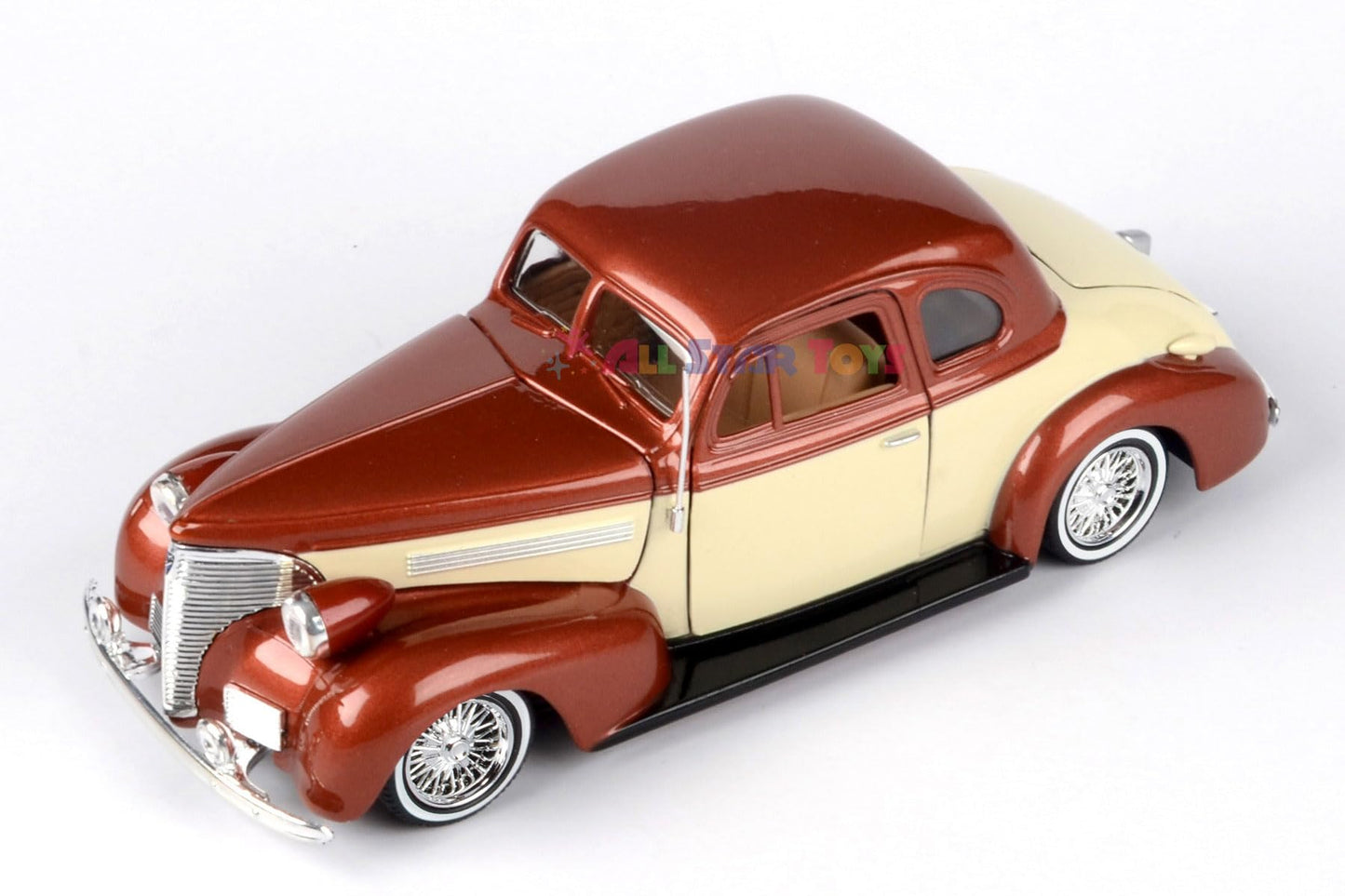 Motormax 1939 Chevrolet Coupe Lowrider 1:24 Diecast Model Brown/Cream Get Low Series 79028 by All Star Toys