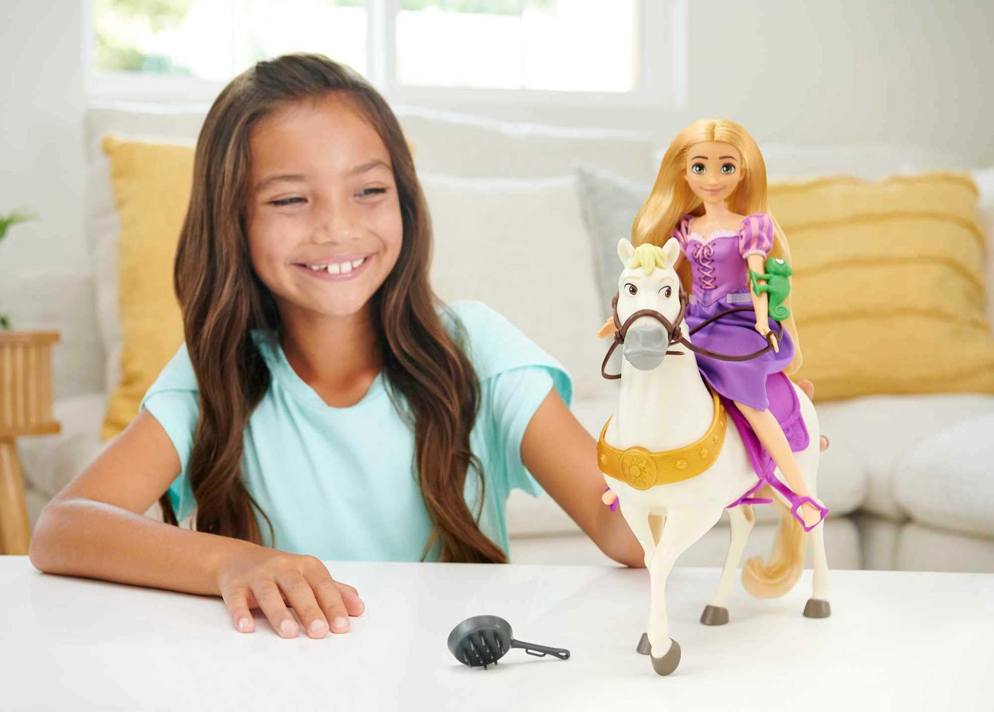 Mattel Disney Princess Toys, Rapunzel Fashion Doll & Maximus Horse Set with Saddle, Brushable Tail, Styling Accessories & Pascal Figure