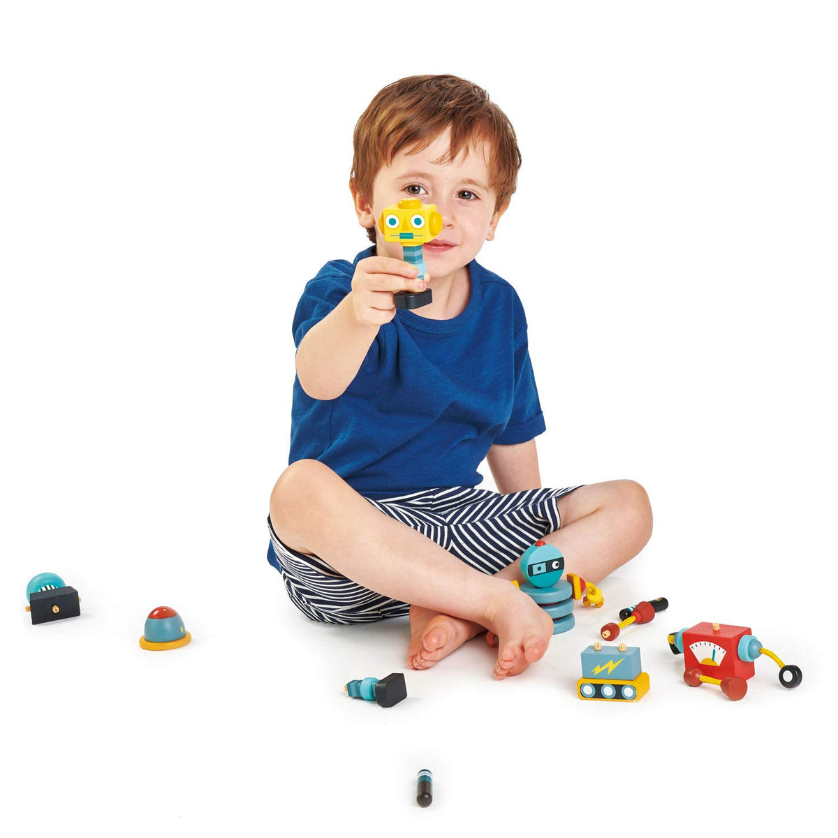 Tender Leaf Toys - Robot Construction - 17 Pieces Wooden Construction Set to Build and Stack 3 Robot in Endless Variations - Develops Problem Solving
