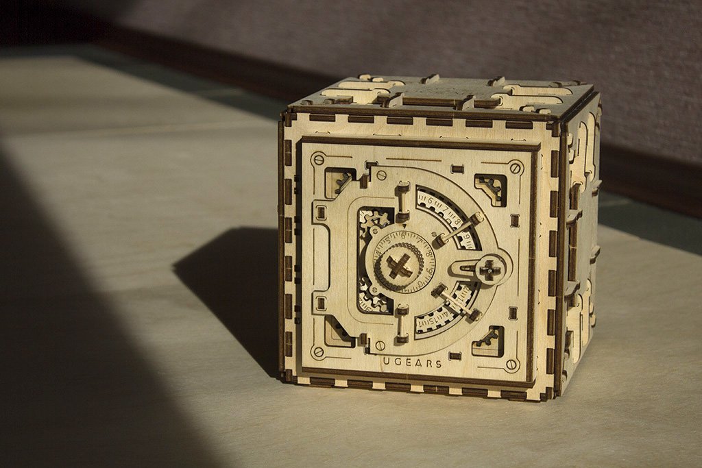 UGEARS Model Safe Kit 3D Wooden Puzzles for Adults - Wooden Model Kits for Adults - Mechanical Safe Puzzle Box, 3D Puzzles for Adult, DIY Wooden